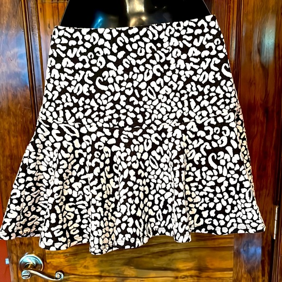 Guess Black & White Skirt - Picture 3 of 5
